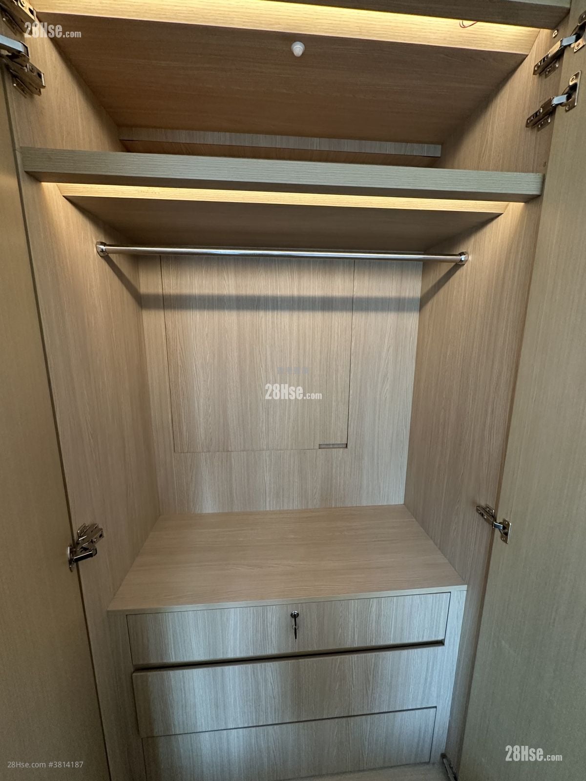 君临天下 租盘 3 房 , 3 浴室 1,054 平方尺