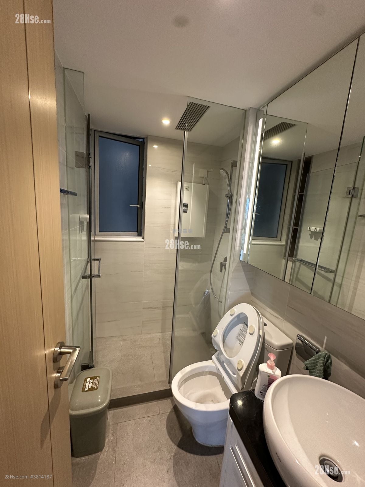 君临天下 租盘 3 房 , 3 浴室 1,054 平方尺