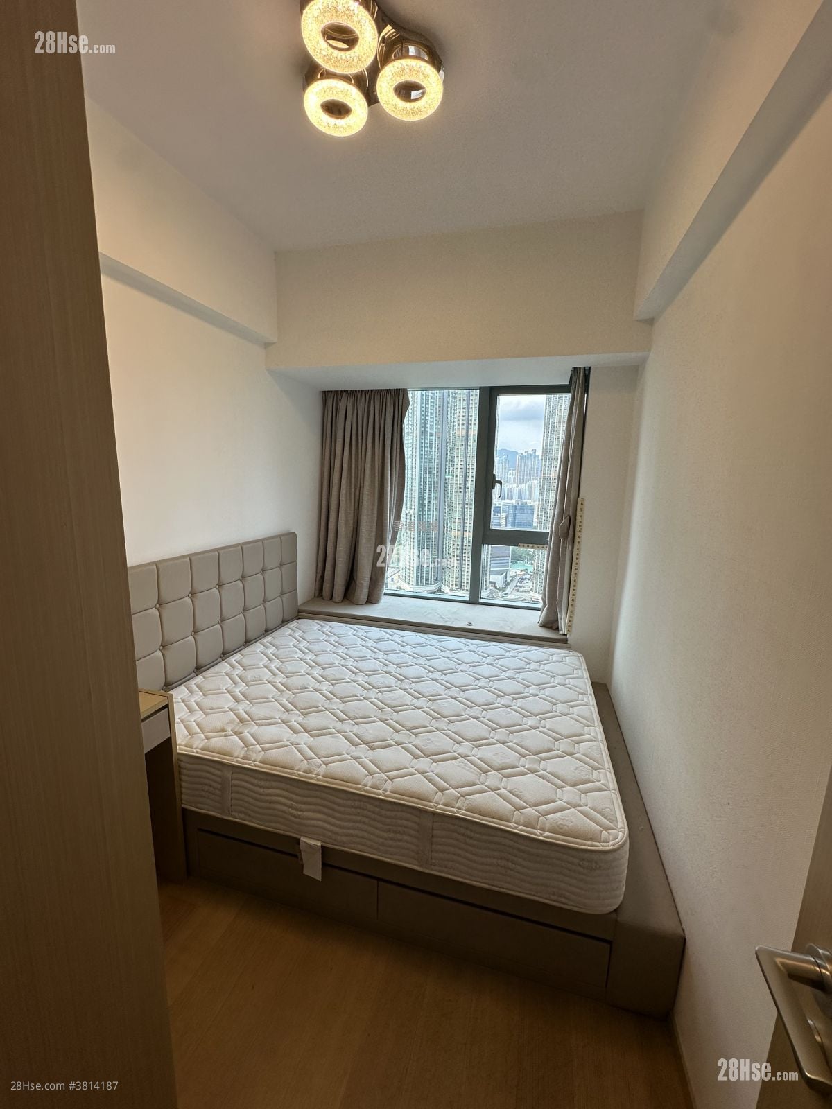 君临天下 租盘 3 房 , 3 浴室 1,054 平方尺