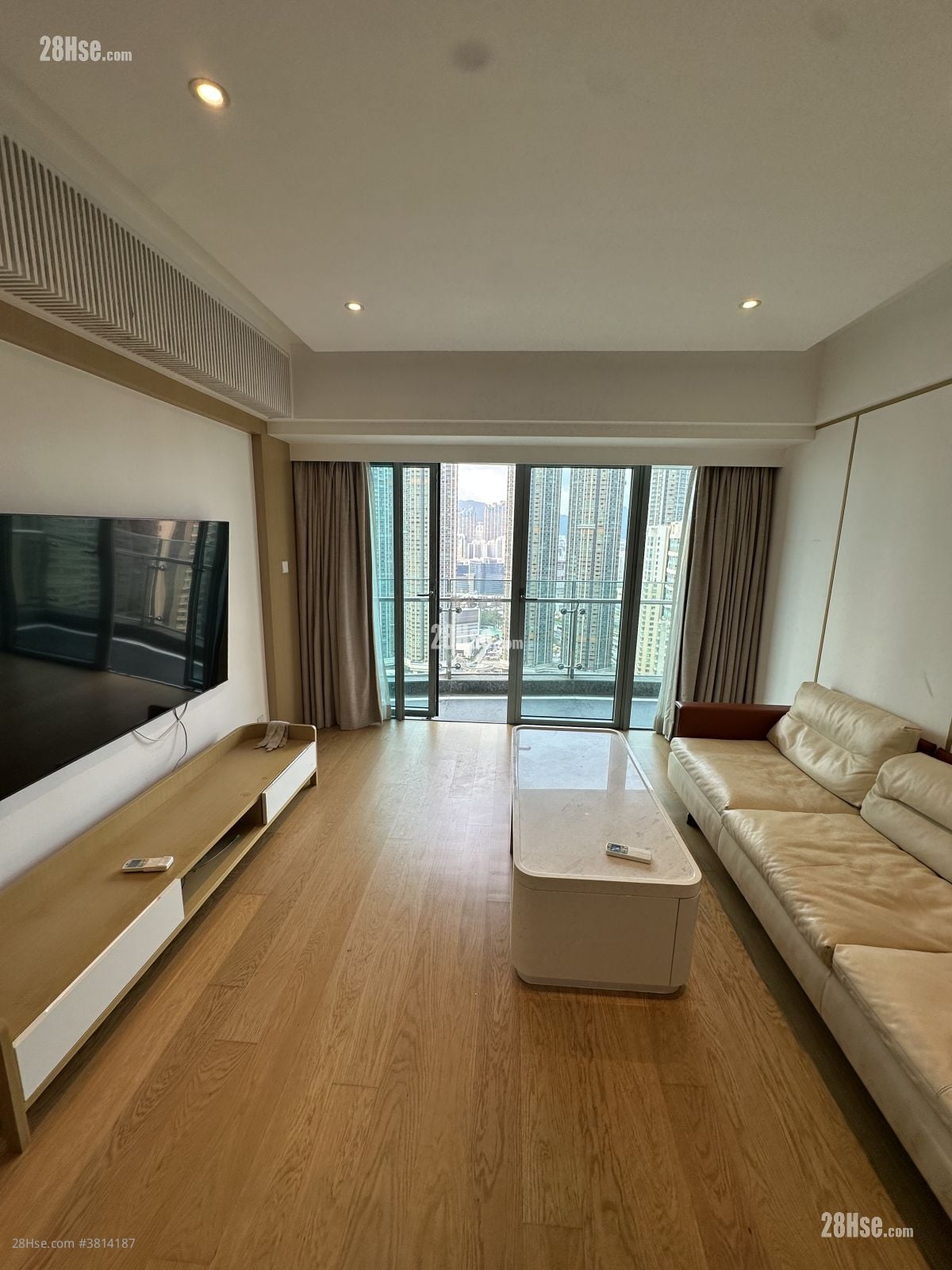 君临天下 租盘 3 房 , 3 浴室 1,054 平方尺