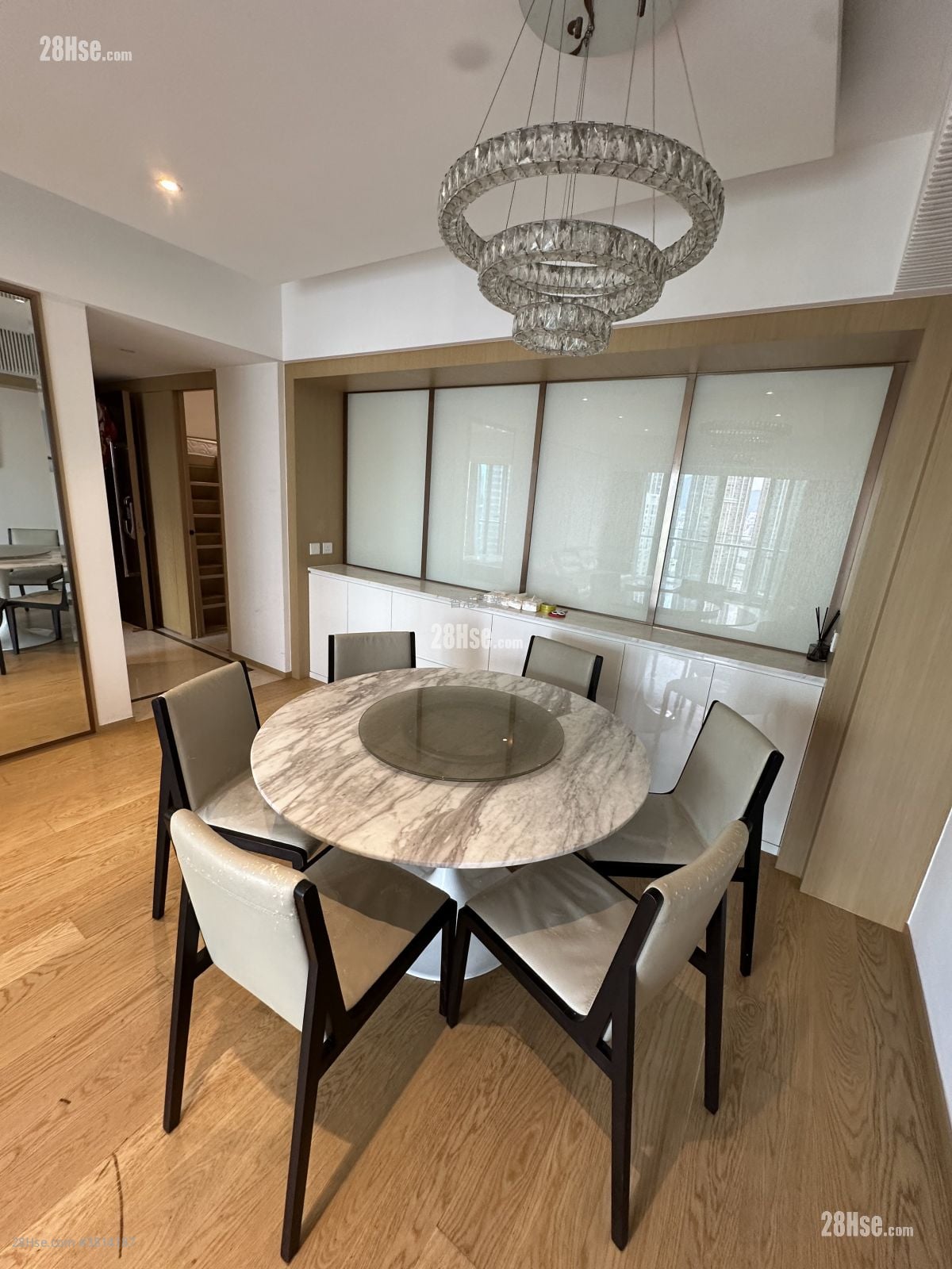 君临天下 租盘 3 房 , 3 浴室 1,054 平方尺