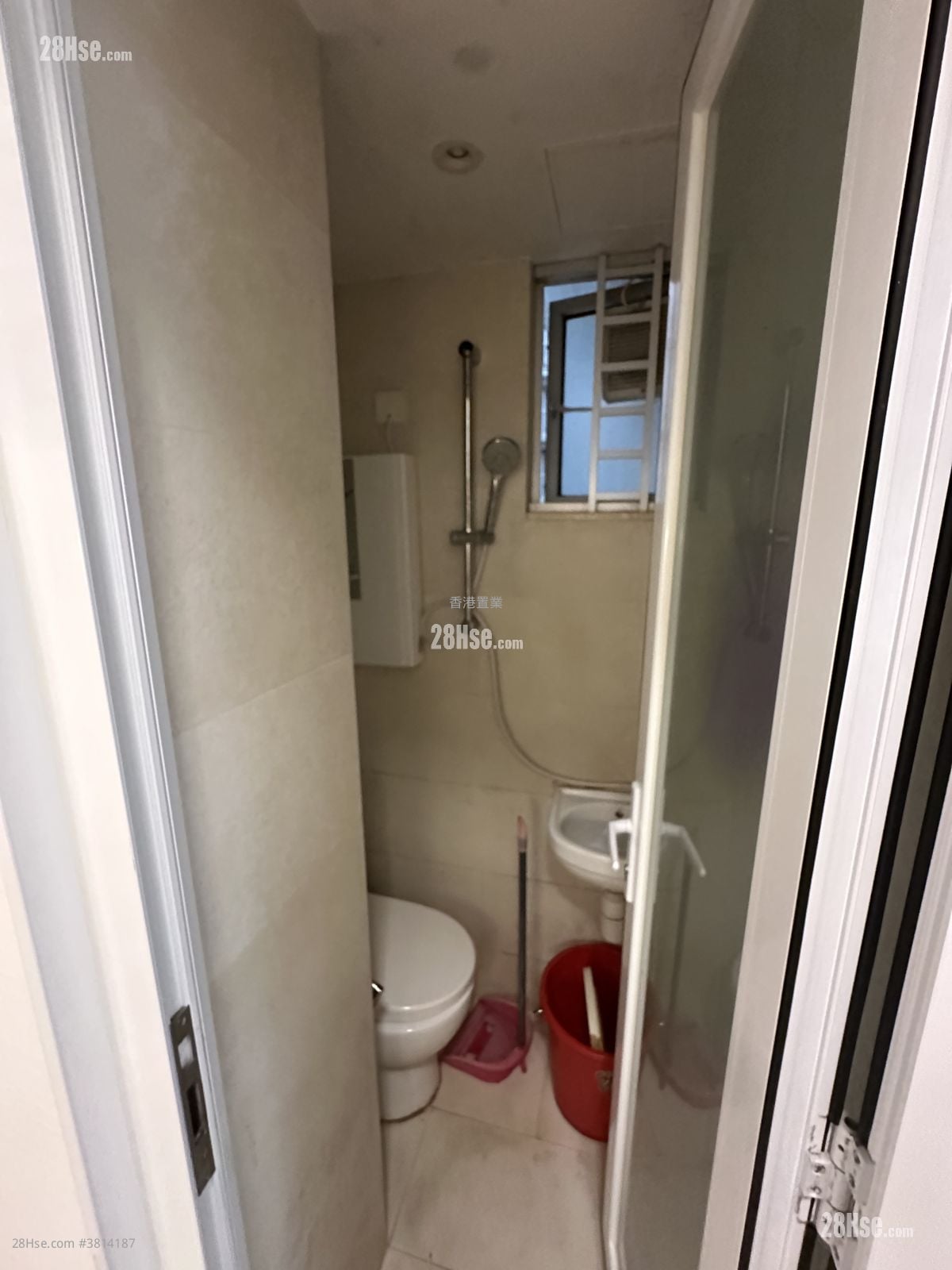 君临天下 租盘 3 房 , 3 浴室 1,054 平方尺