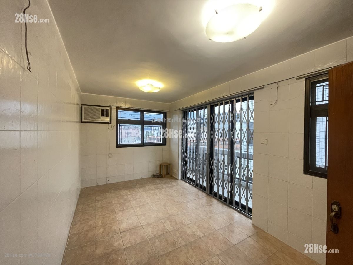 Village Rental 3 Bedrooms , 2 Bathrooms 630 ft²