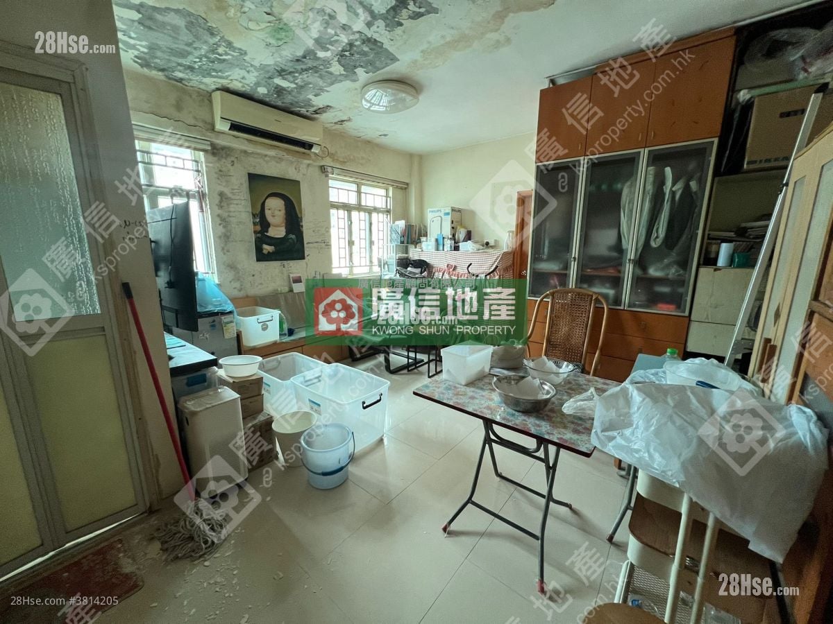 Tung Fook Mansion Sell 2 Bedrooms , 1 Bathroom 476 ft²