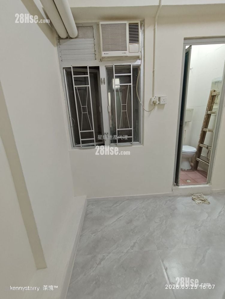 睡房 1: 睡房1租5300：红棉大厦，平地电梯大堂，约100多尺只租5300就行；