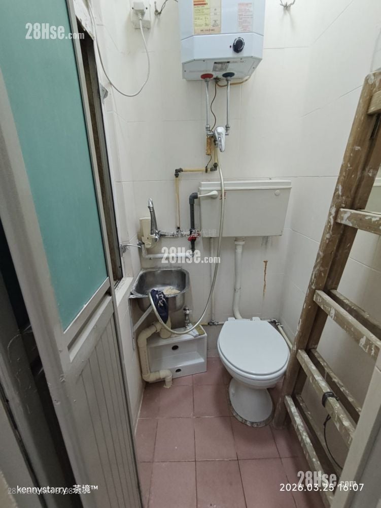 睡房 1: 睡房1租5300：红棉大厦，平地电梯大堂，约100多尺只租5300就行；