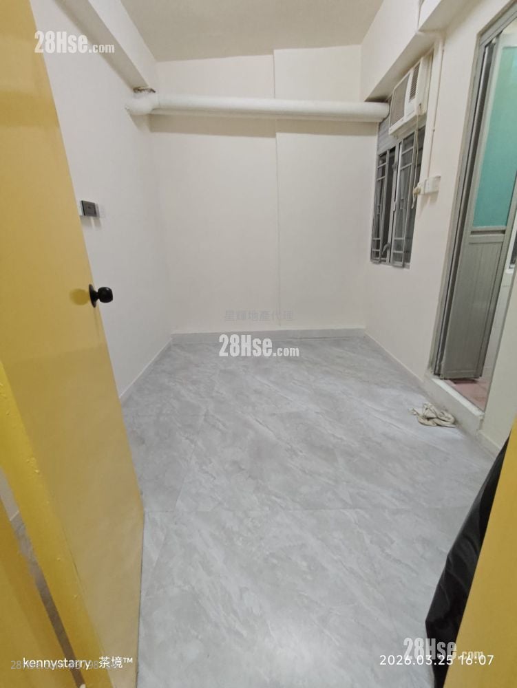 睡房 1: 睡房1租5300：红棉大厦，平地电梯大堂，约100多尺只租5300就行；