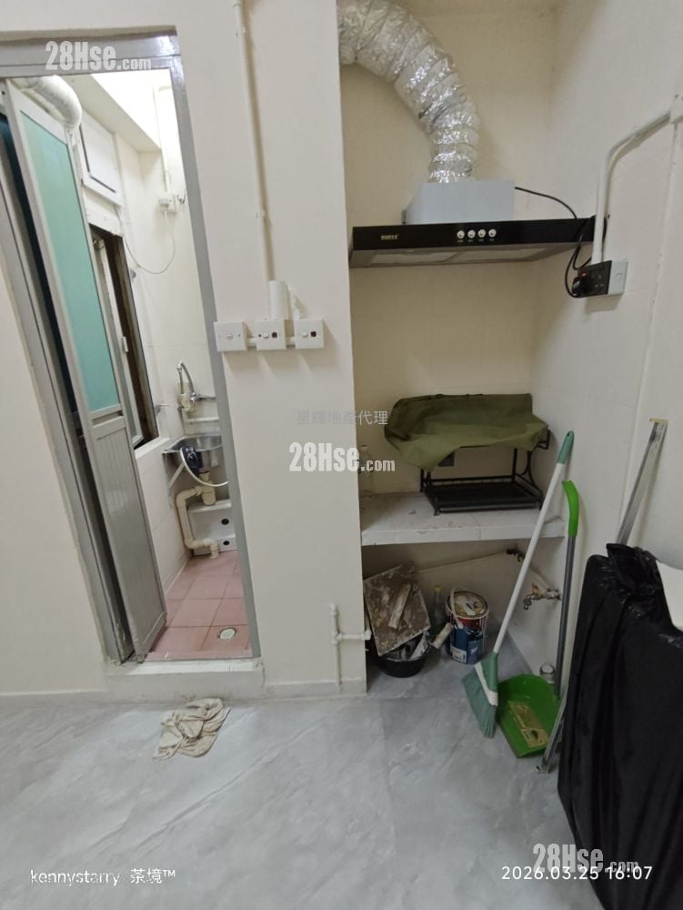 睡房 1: 睡房1租5300：红棉大厦，平地电梯大堂，约100多尺只租5300就行；