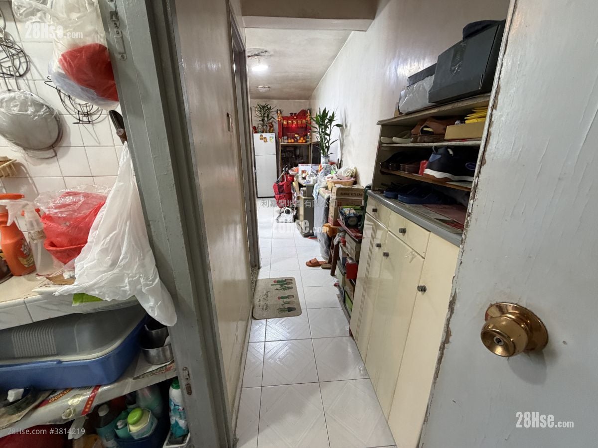 Ching Tai Court Sell 3 Bedrooms , 1 Bathroom 554 ft²