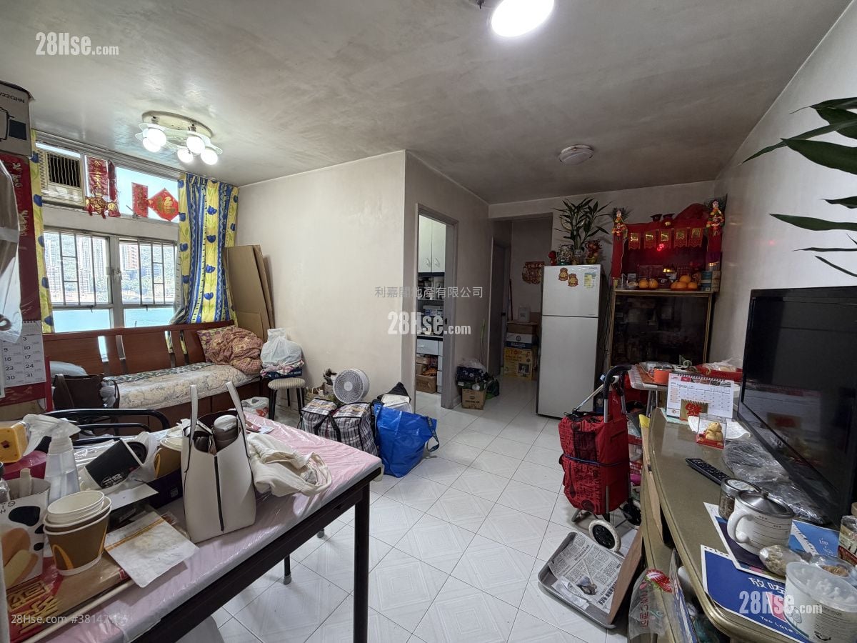 Ching Tai Court Sell 3 Bedrooms , 1 Bathroom 554 ft²