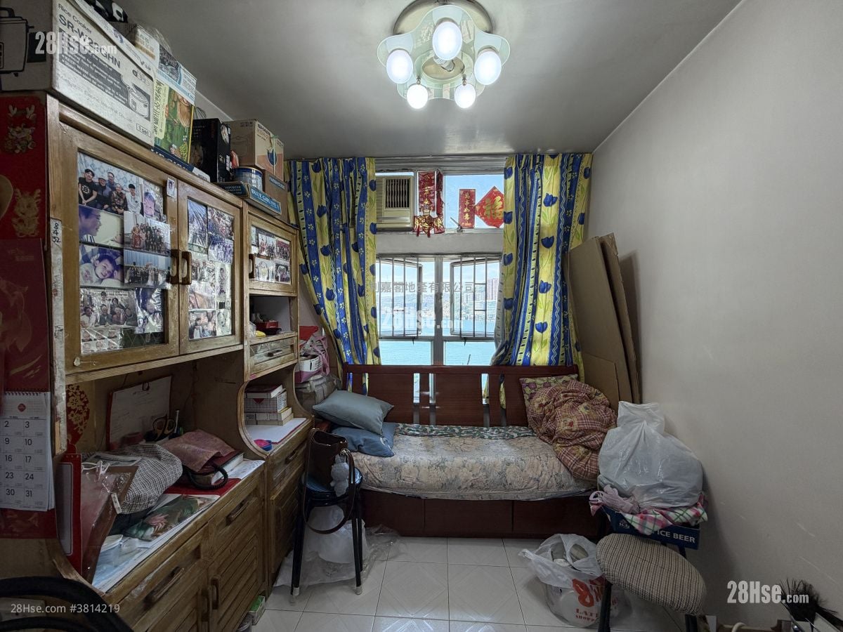 Ching Tai Court Sell 3 Bedrooms , 1 Bathroom 554 ft²