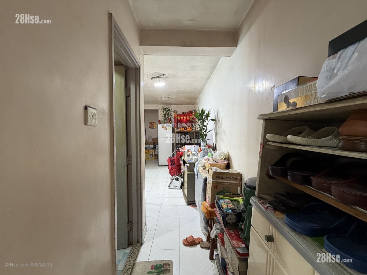 Ching Tai Court Sell 3 Bedrooms , 1 Bathroom 554 ft²