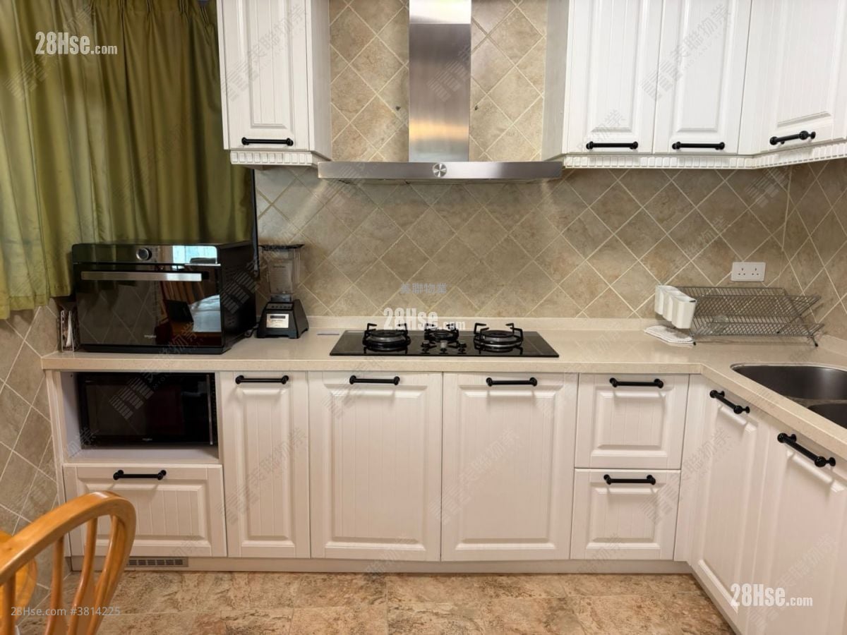 Royal Ascot Sell 3 Bedrooms , 3 Bathrooms 974 ft²