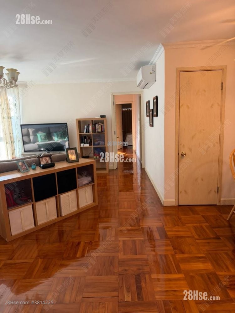 Royal Ascot Sell 3 Bedrooms , 3 Bathrooms 974 ft²