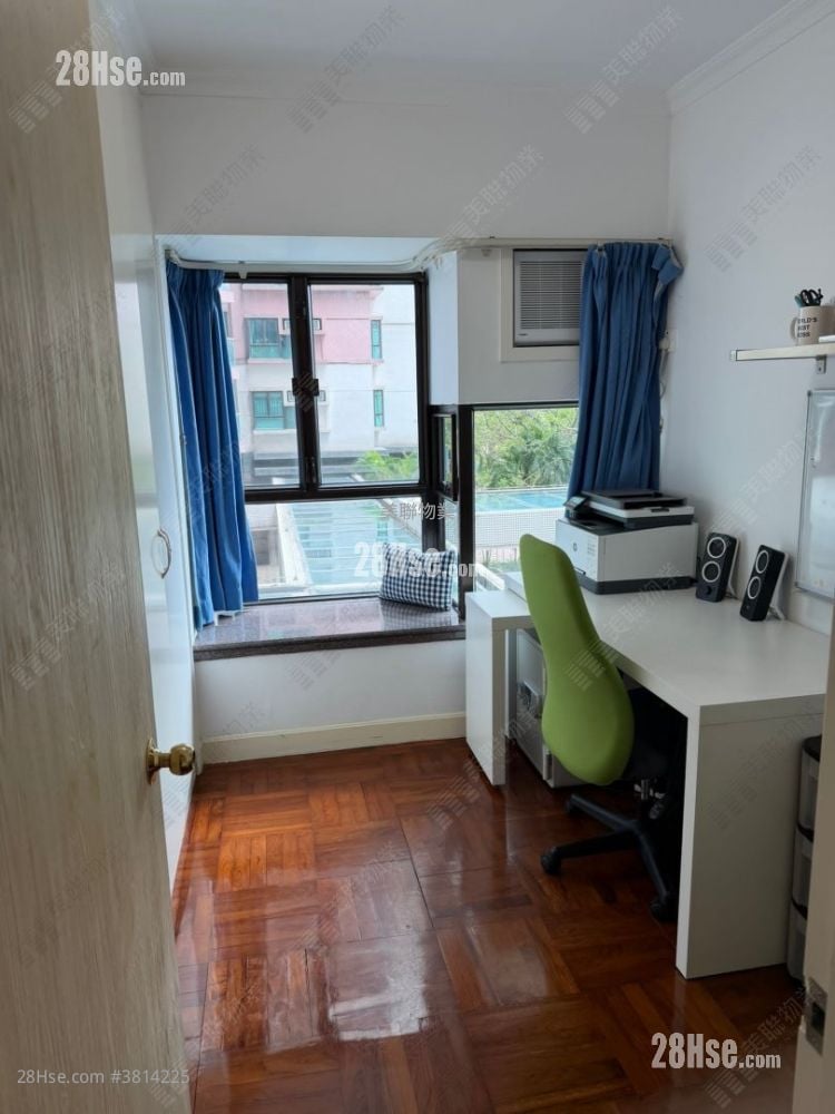 Royal Ascot Sell 3 Bedrooms , 3 Bathrooms 974 ft²