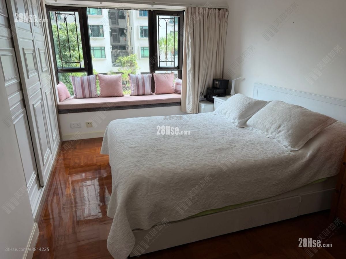 Royal Ascot Sell 3 Bedrooms , 3 Bathrooms 974 ft²