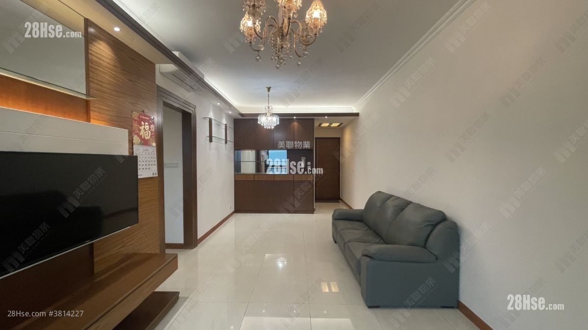 living room: Noble Hill Rental 3 Bedrooms , 2 Bathrooms 872 ft²