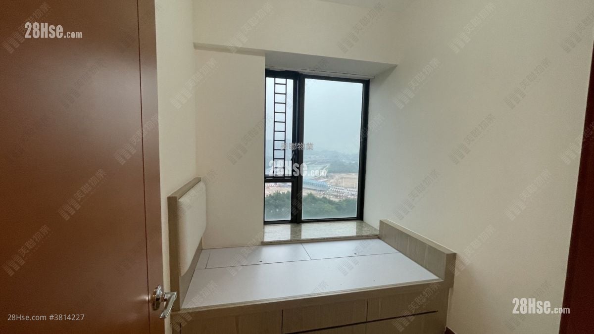 bedroom 2: Noble Hill Rental 3 Bedrooms , 2 Bathrooms 872 ft²