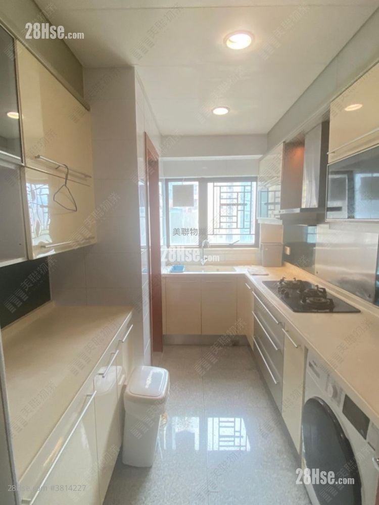 kitchen: Noble Hill Rental 3 Bedrooms , 2 Bathrooms 872 ft²