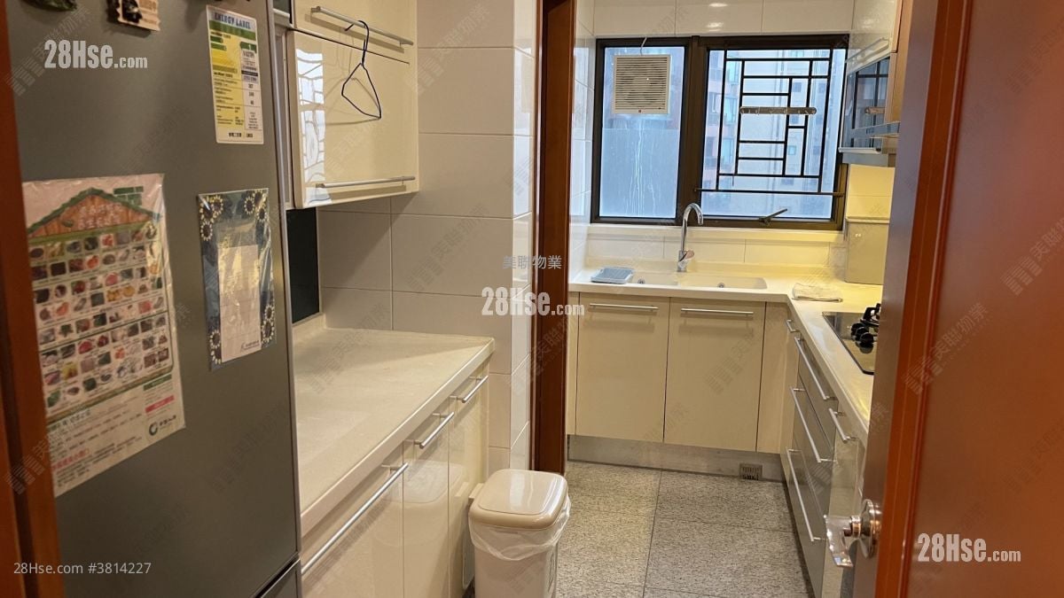 bathroom: Noble Hill Rental 3 Bedrooms , 2 Bathrooms 872 ft²