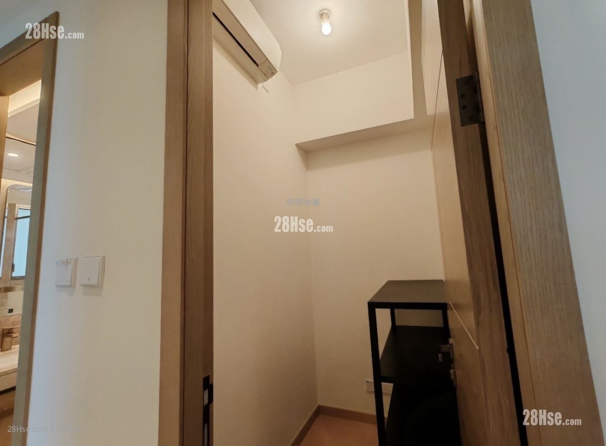 Grand Central Sell 2 Bedrooms 597 ft²