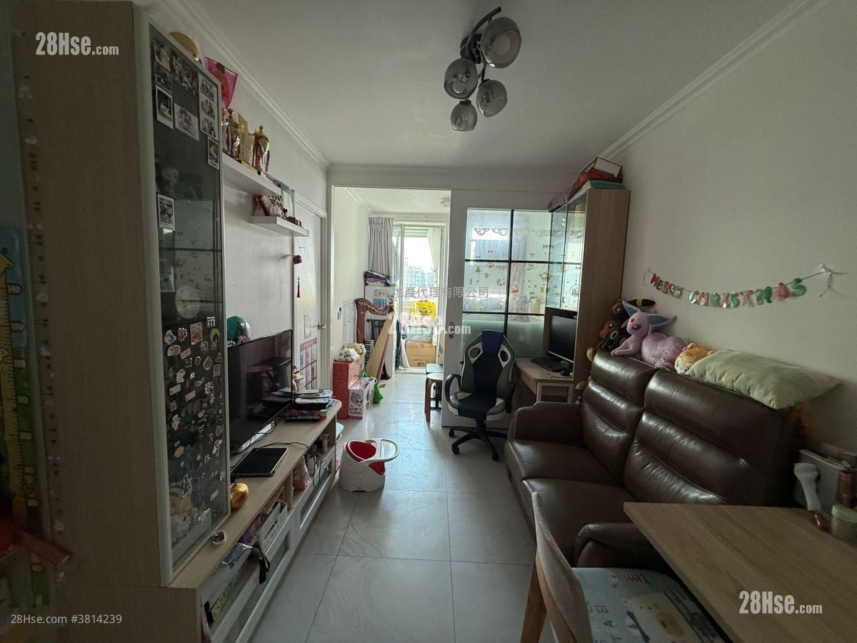 Kam Fai Court Sell 2 Bedrooms 415 ft²