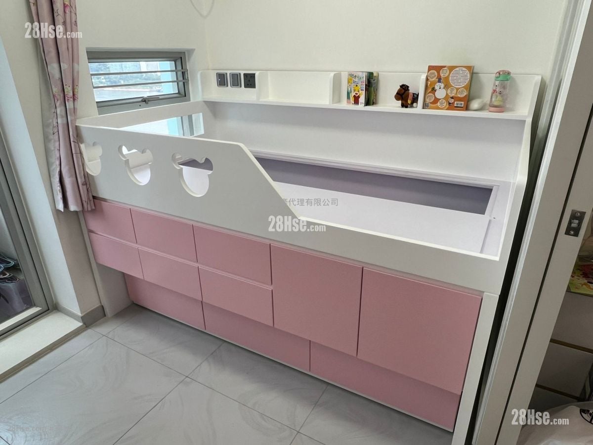 Kam Fai Court Sell 2 Bedrooms 415 ft²