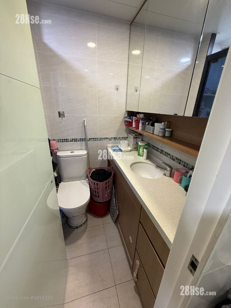 Kam Fai Court Sell 2 Bedrooms 415 ft²