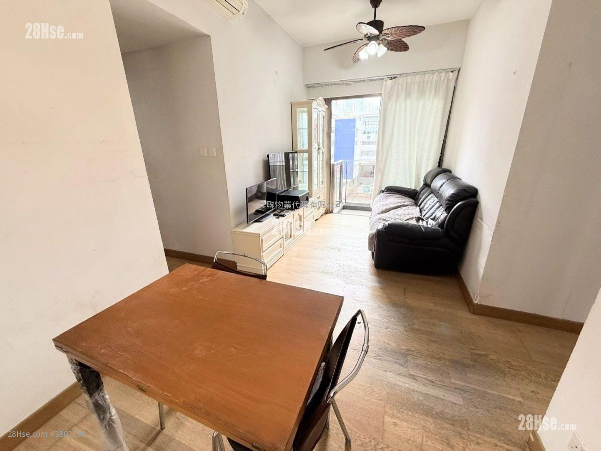 Residence 228 Sell 3 Bedrooms , 1 Bathroom 558 ft²