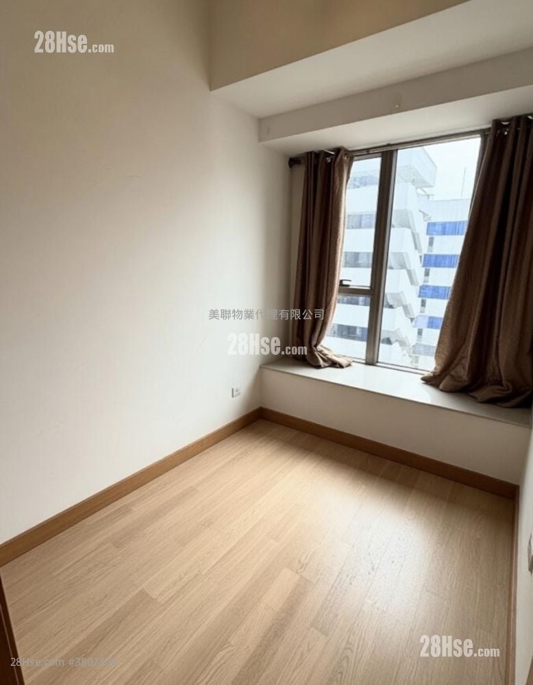 Residence 228 Sell 3 Bedrooms , 1 Bathroom 558 ft²