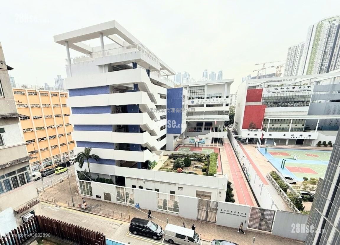 Residence 228 Sell 3 Bedrooms , 1 Bathroom 558 ft²