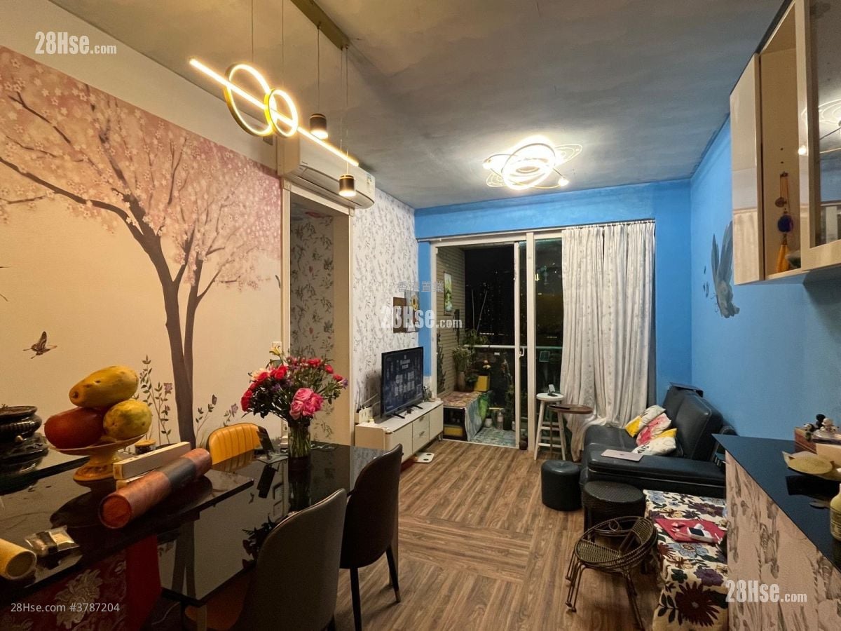 The Sparkle Rental 3 Bedrooms , 1 Bathroom 610 ft²