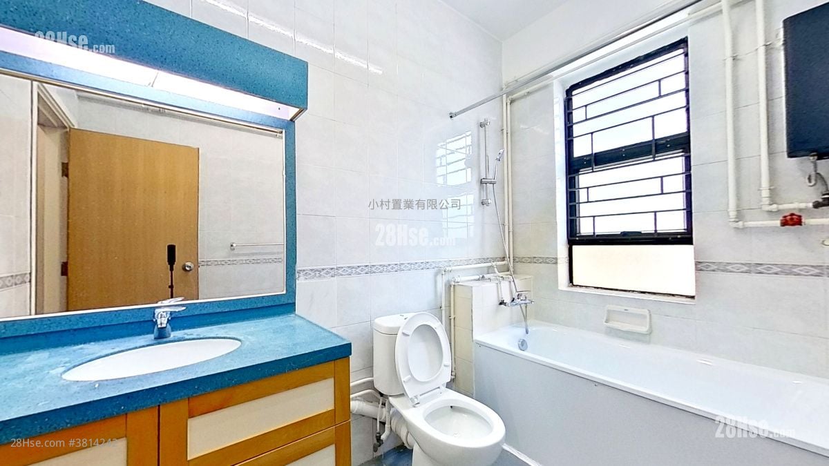 浴室: 仁礼花园 租盘 4 房 , 2 浴室 2,264 平方尺