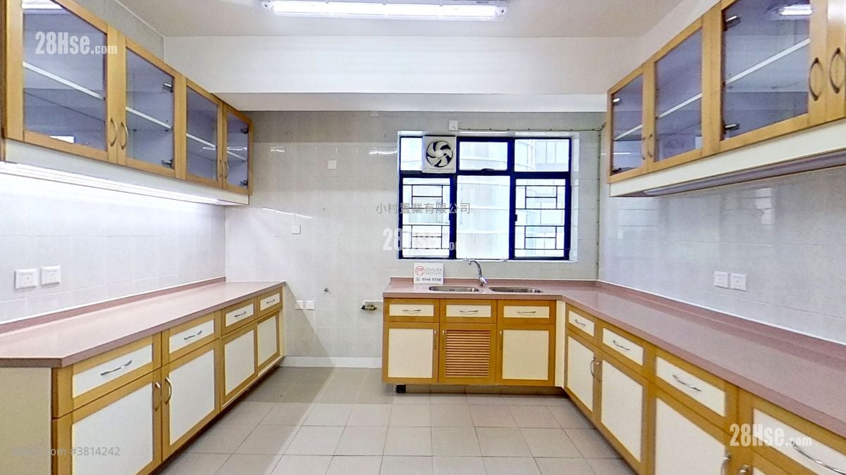 厨房: 仁礼花园 租盘 4 房 , 2 浴室 2,264 平方尺