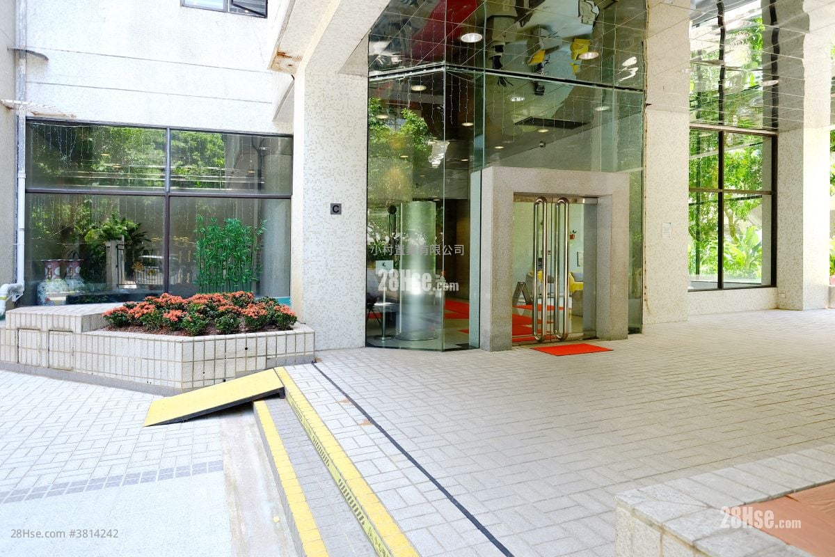 大厦外观: 仁礼花园 租盘 4 房 , 2 浴室 2,264 平方尺