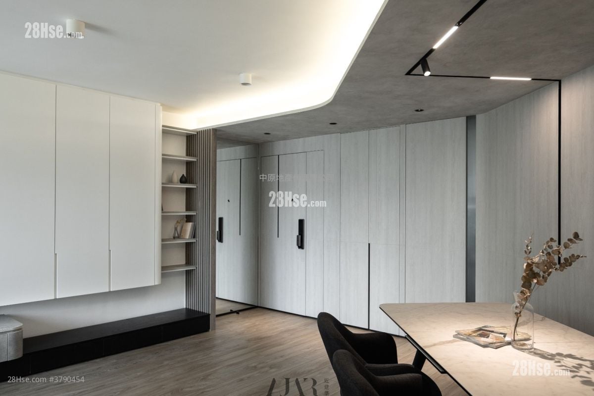 Royal Ascot Sell 3 Bedrooms 974 ft²