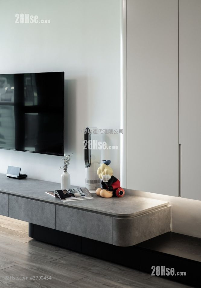 Royal Ascot Sell 3 Bedrooms 974 ft²