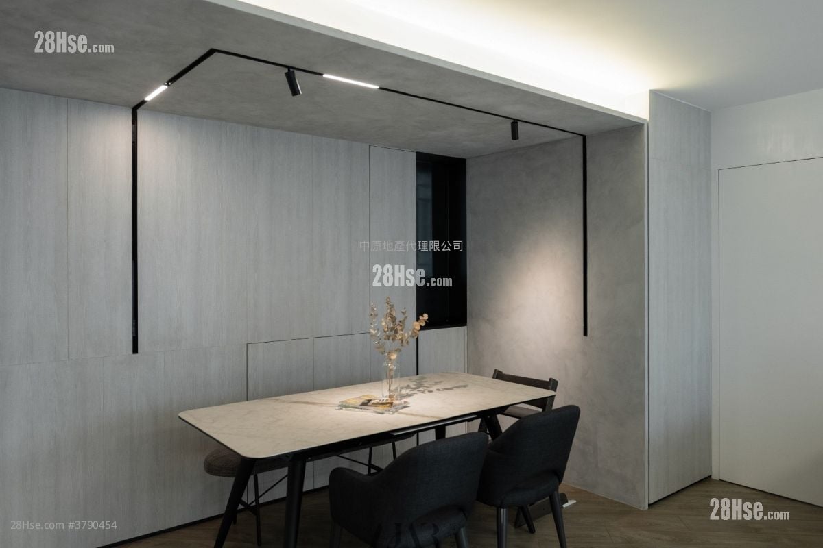 Royal Ascot Sell 3 Bedrooms 974 ft²