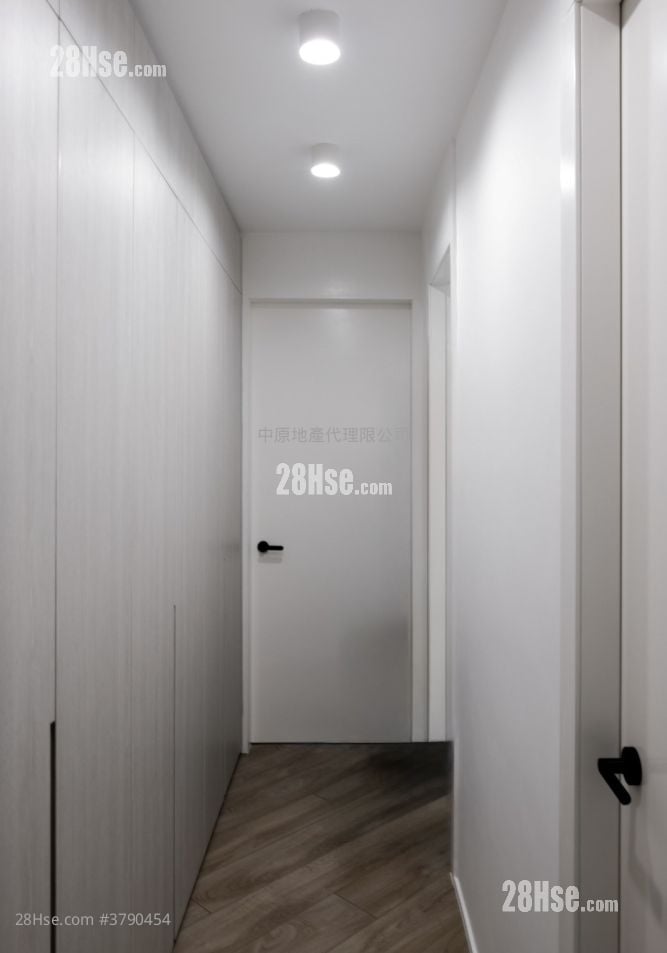 Royal Ascot Sell 3 Bedrooms 974 ft²