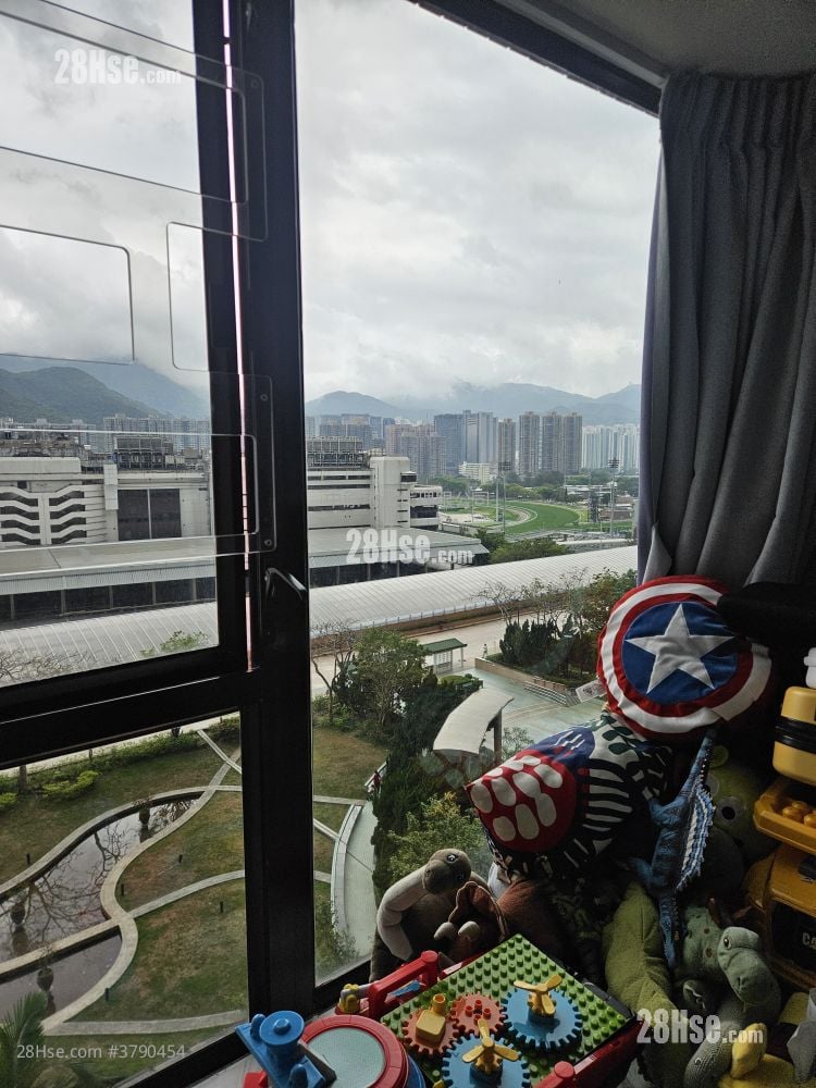 Royal Ascot Sell 3 Bedrooms 974 ft²