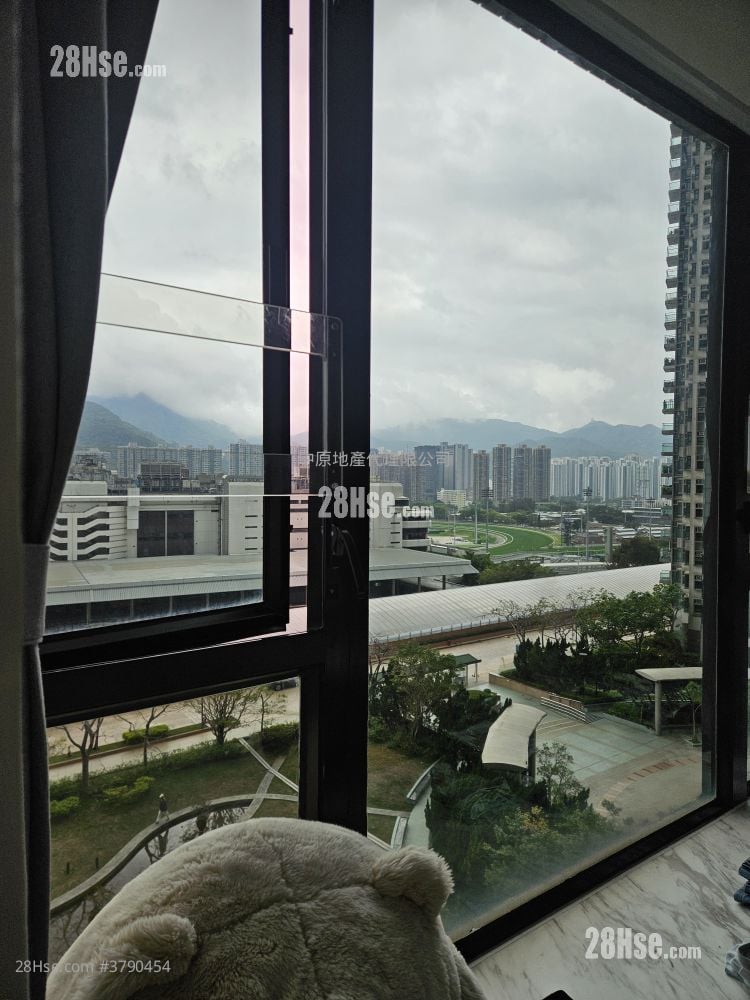 Royal Ascot Sell 3 Bedrooms 974 ft²