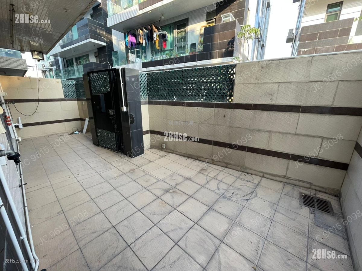 村屋 租盘 3 房 , 2 浴室 700 平方尺