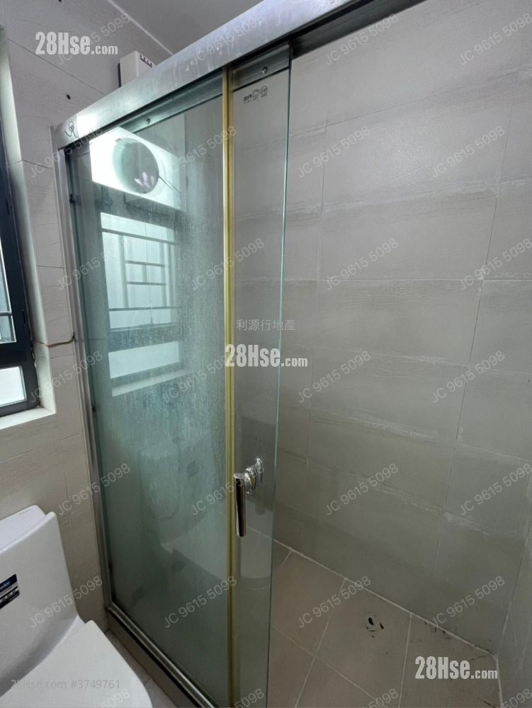 村屋 租盘 3 房 , 2 浴室 700 平方尺