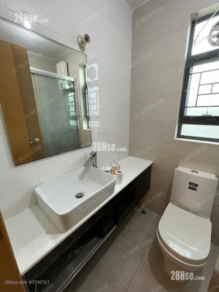 村屋 租盘 3 房 , 2 浴室 700 平方尺