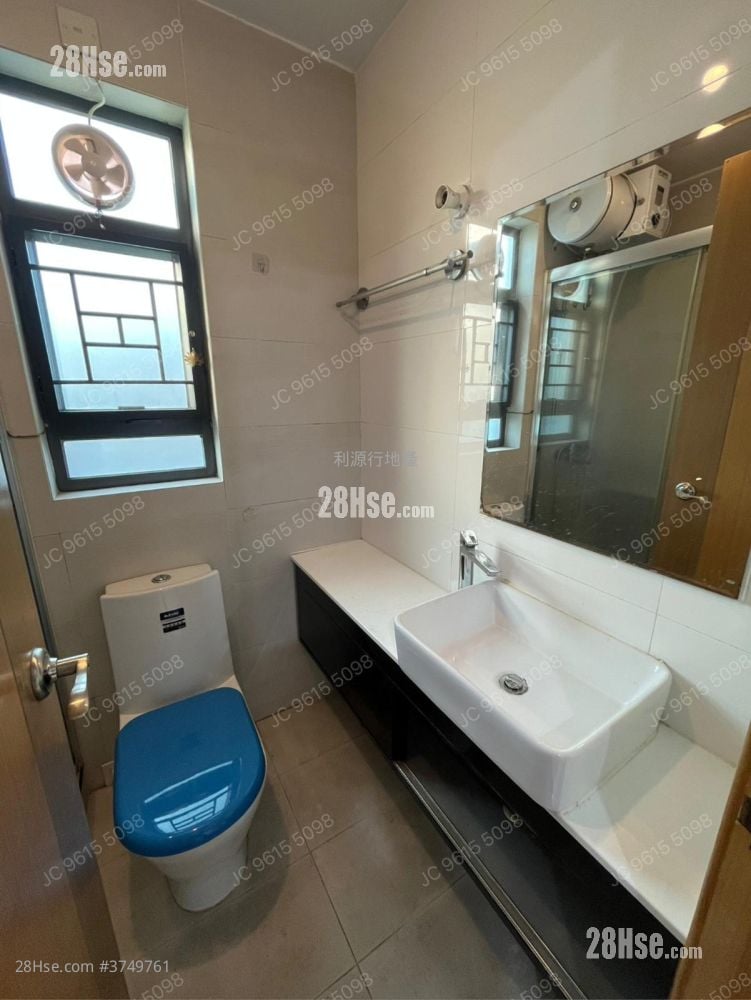 村屋 租盘 3 房 , 2 浴室 700 平方尺