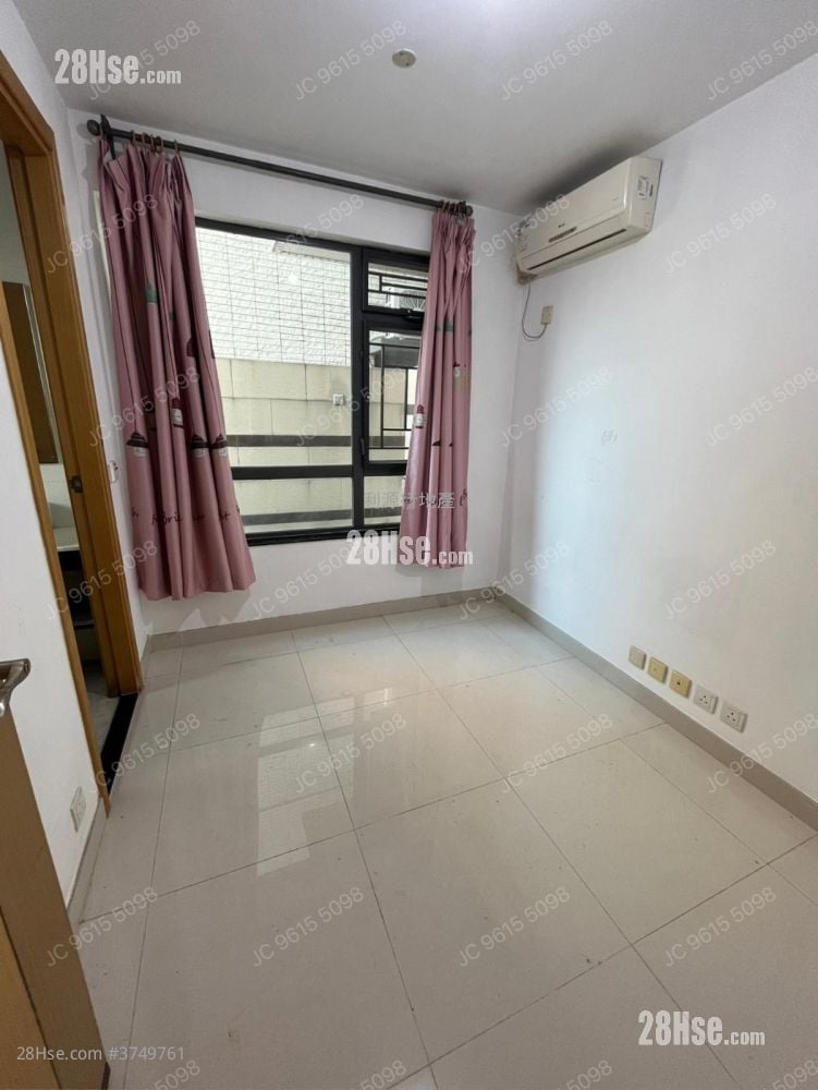 村屋 租盘 3 房 , 2 浴室 700 平方尺