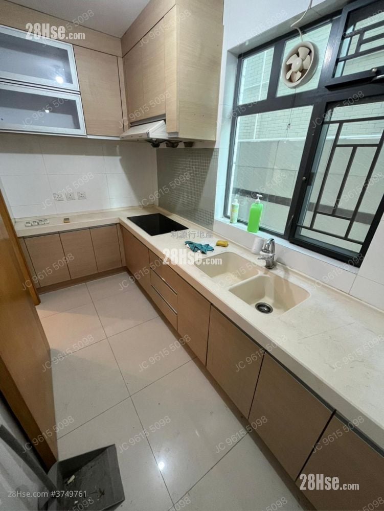 村屋 租盘 3 房 , 2 浴室 700 平方尺