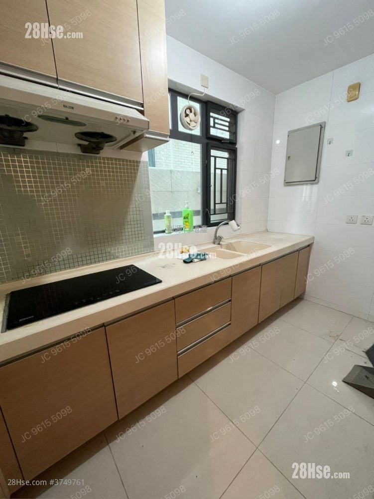 村屋 租盘 3 房 , 2 浴室 700 平方尺