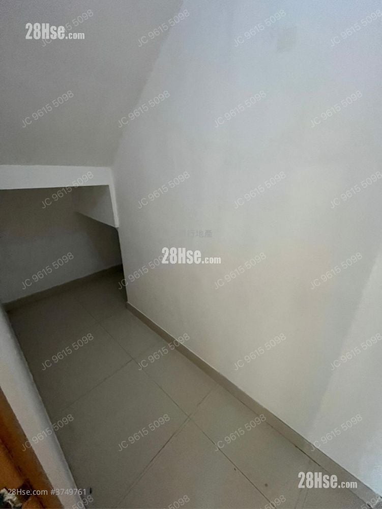 村屋 租盘 3 房 , 2 浴室 700 平方尺