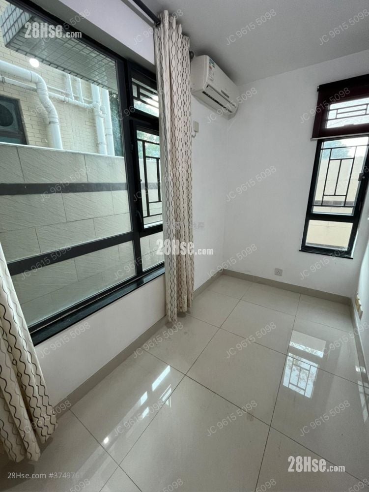 村屋 租盘 3 房 , 2 浴室 700 平方尺